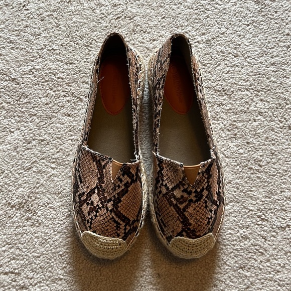 WILD DIVA LOUNGE Tan & Black Snakeskin Print Women’s Espadrilles size 6.5 - Picture 2 of 9
